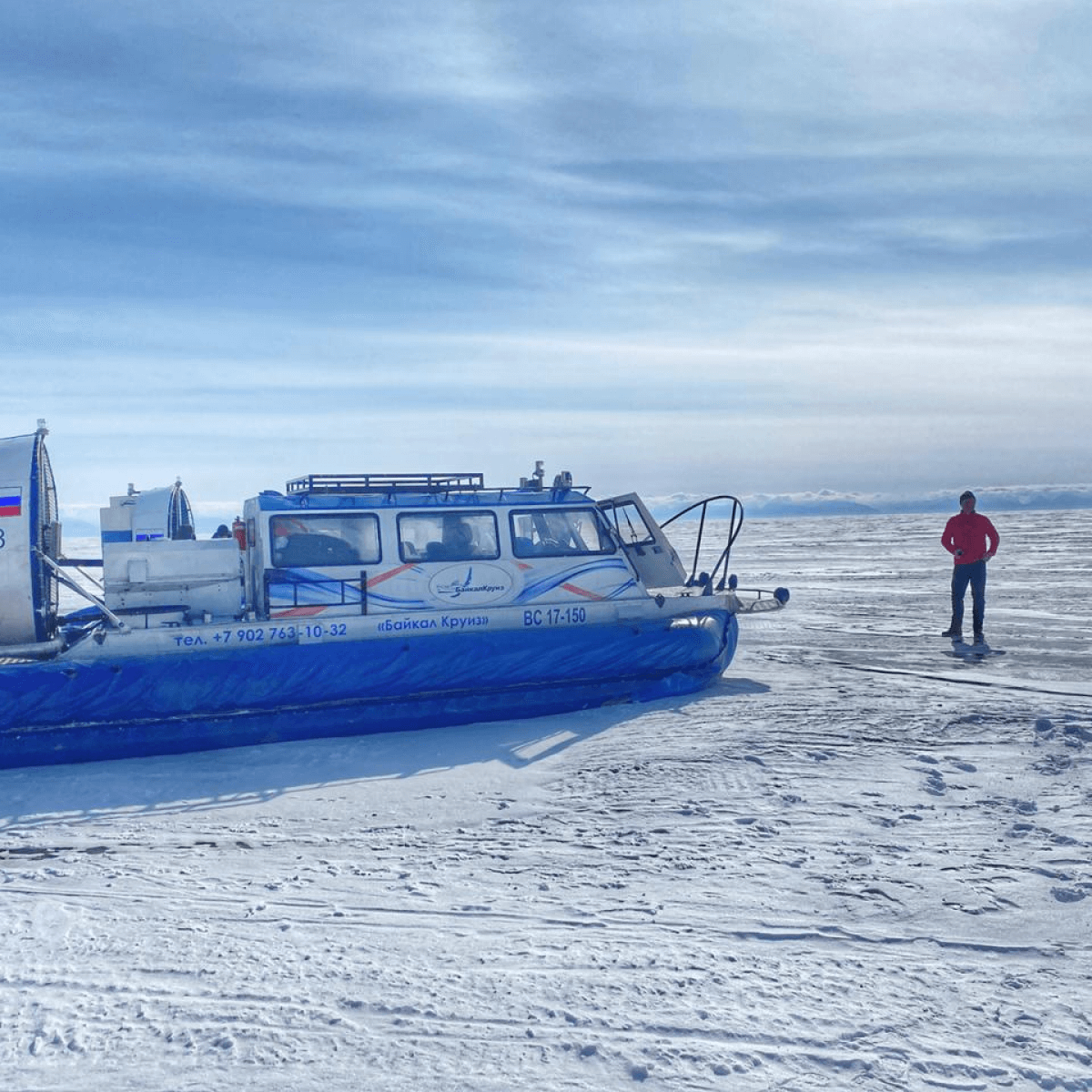 Путешествие 300 километров по льду Байкала